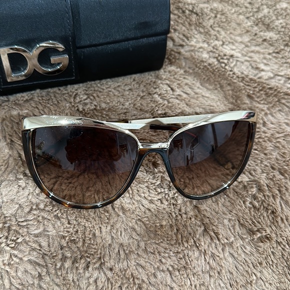Dolce & gabbana sunglasses - Picture 2 of 3